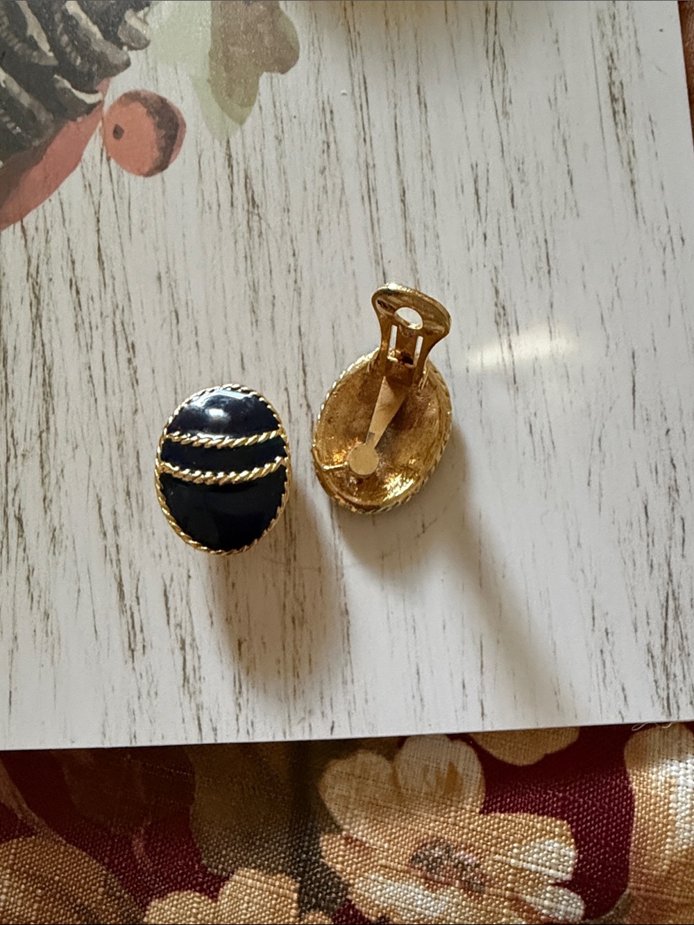 Vintage Gold-Tone Black Enamel Oval Clip-On Earrings no brand